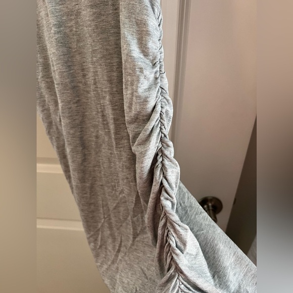 Mini scrunch antisar gray dress. (NWT) above knee length.size MEDIUM - Picture 4 of 6